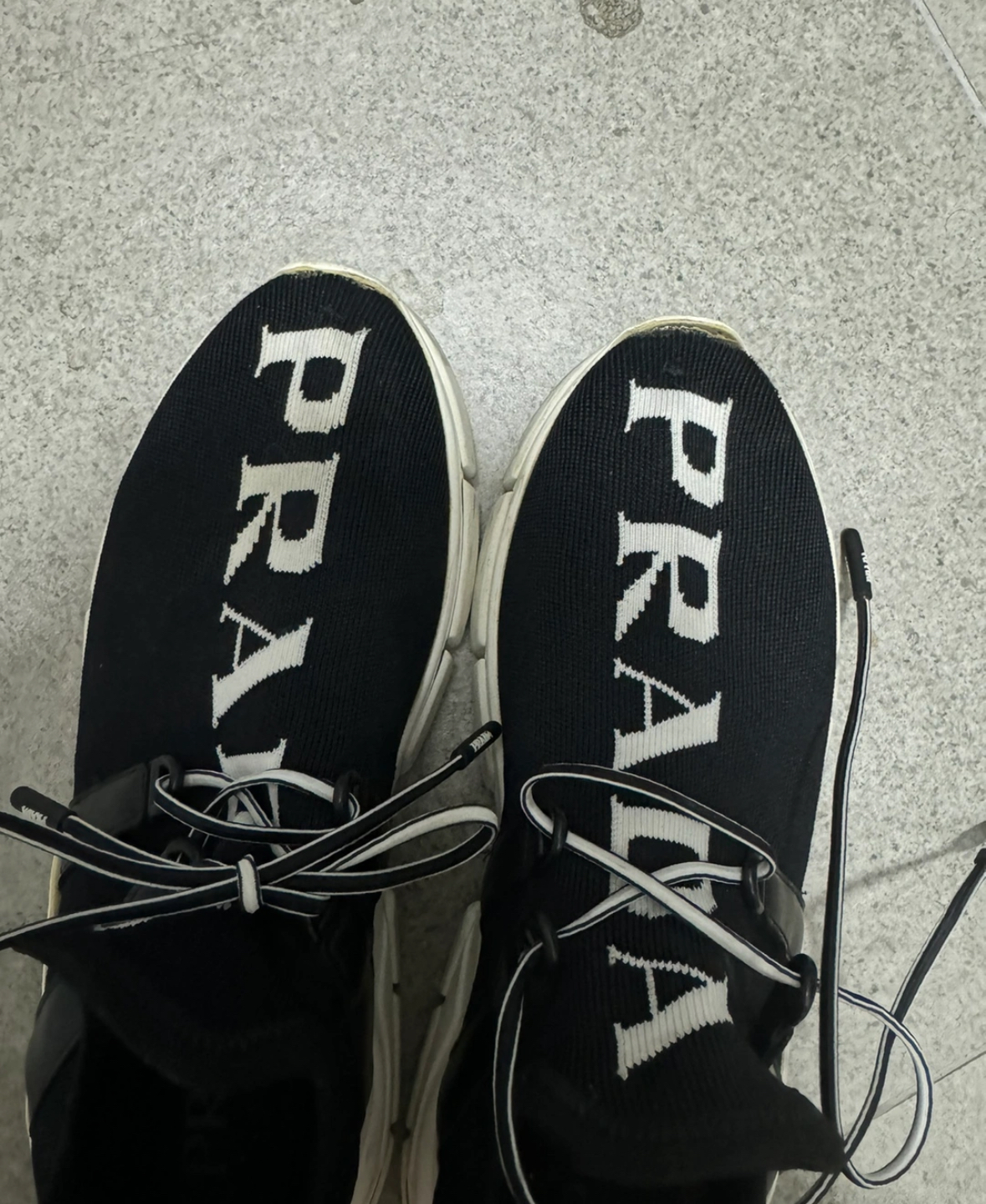 프라다신발